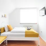 Bright&Cozy Flat+Balcony Near Airport Free Parking