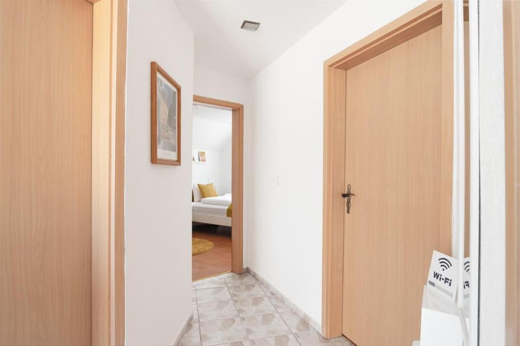 Bright&cozy Flat+balcony Near Airport Free Parking Apartment *