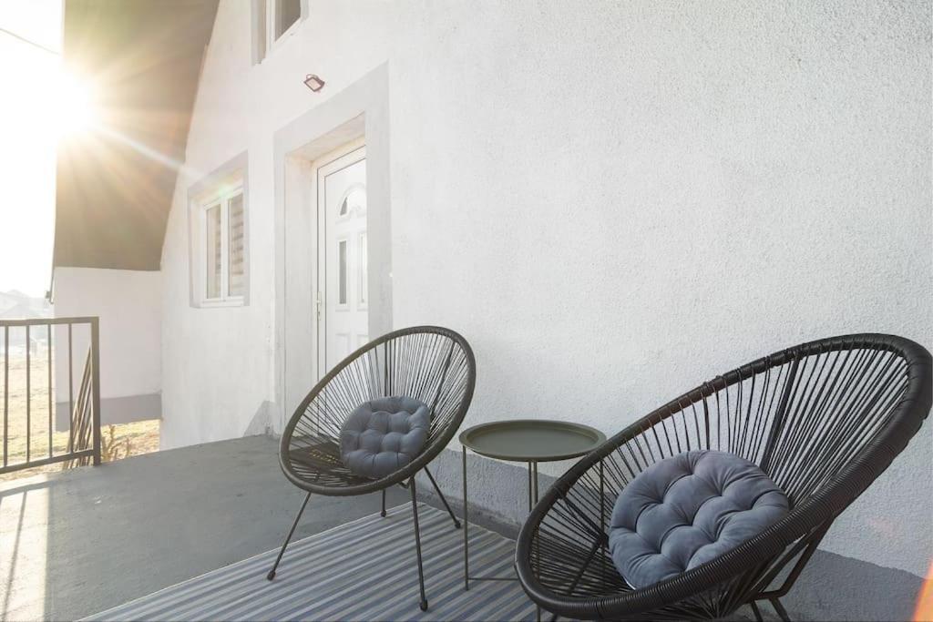 Bright&cozy Flat+balcony Near Airport Free Parking Apartment